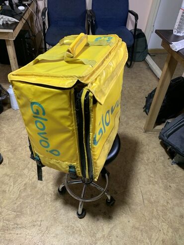 утепление контейнеров: Терморюкзак курьерский Glovo (желтый) - Формат: короб-рюкзак для