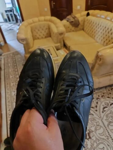 eqa shoes ecemi unvan: Qara rəngdə olan bu idman ayaqqabıları gündəlik istifadə üçün