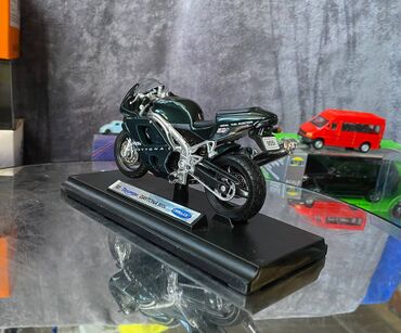 Avtomobil modelləri: Коллекционная модель Triumph Daytona 955i dark Green 1997 Welly Scale — 12