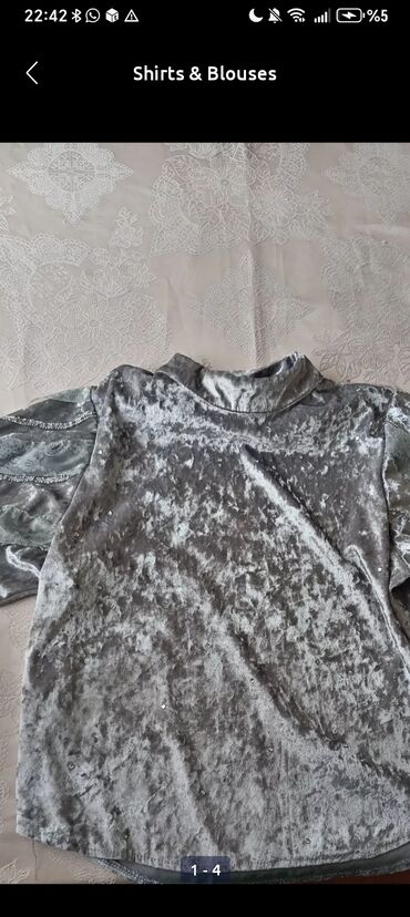 ecemi butik instagram: Gümüşü-boz rəngli, parıltılı məxmər fakturalı qadın bluzası. -