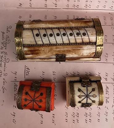 Kutije za odlaganje: Vintage Bone Box kutije od kamilje kosti. Cene su odredjene — 10