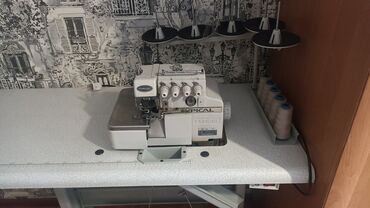 рукавная швейная машинка: Пятинитка!!!Промышленная швейная машина Typical GN794D белого цвета