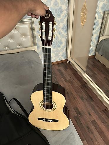 Klassik gitara, Yeni, Ünvandan götürmə