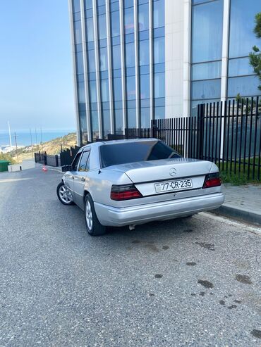 bmw 3 серия 316d: Mercedes-Benz E 230: 2.3 l | 1990 il Sedan