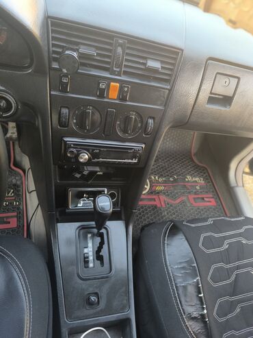 Mercedes-Benz: Mercedes-Benz C 180: 1.8 l | 1994 il Sedan — 14