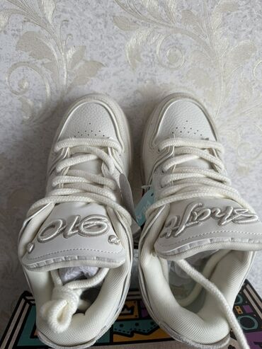 Women's Sneakers and athletic shoes: Кроссовки "Shaft 910" от Peak Sport выполнены в белом цвете с — 2