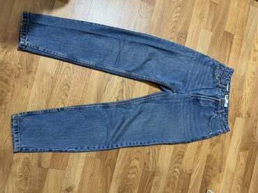 женские классические джинсы: Джинсы Bershka, 2XS (EU 32), цвет - Голубой