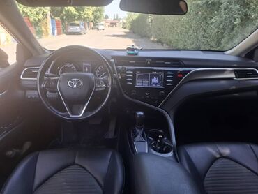 таюота авенсис: Toyota Camry, синий седан (актуальное поколение). Ключевые