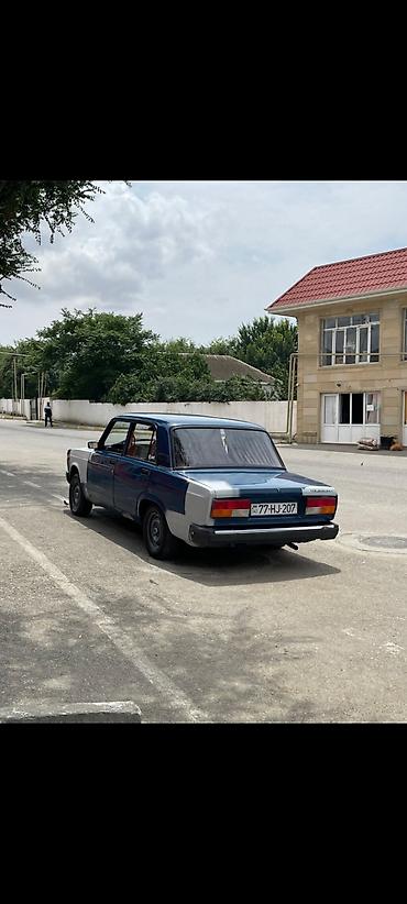 Model: Lada vaz (VAZ 2107) sedan Kuzov: 4 qapı, mavi rəng, bəzi