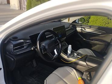 w210 on bufer: BYD Qin Plus DM-i plug-in hibrid sedan - Kuzov: liftbek tipli 4 — 5