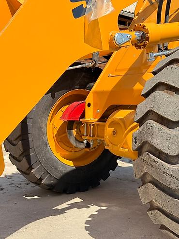 Фронтальные КУНы: Фронтальный погрузчик — Китай. 2025 год. Ковш 2,2 см³. Управление — — 13