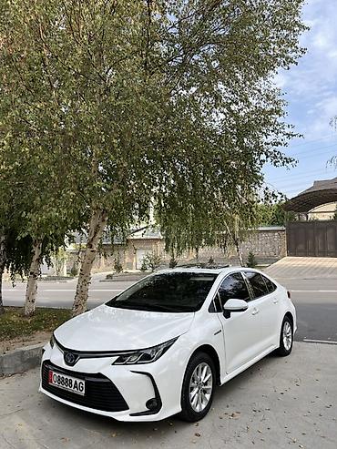 Toyota: Toyota Corolla: 2019 г., 1.8 л, Вариатор, Гибрид, Седан — 2