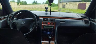 Mercedes-Benz: Mercedes-Benz 240: 2.4 l | 1998 il Sedan — 5