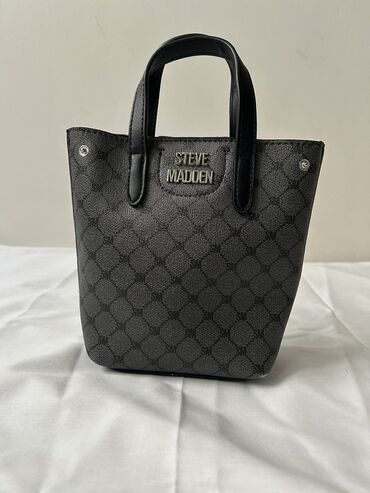 ZİL: Steve Madden mini tote çantası - Rəng: qrafit/qaranlıq boz, monoqram