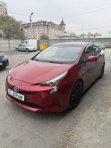 шины на ниву: Toyota Prius: 2016 г., 1.8 л, Автомат, Гибрид, Хетчбек