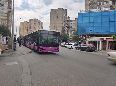 Daşınmaz əmlak: Ünvan olaraq Yeni Yasamal, İnşaatçılar metrosuna yaxın yerdədi.Evin — 2