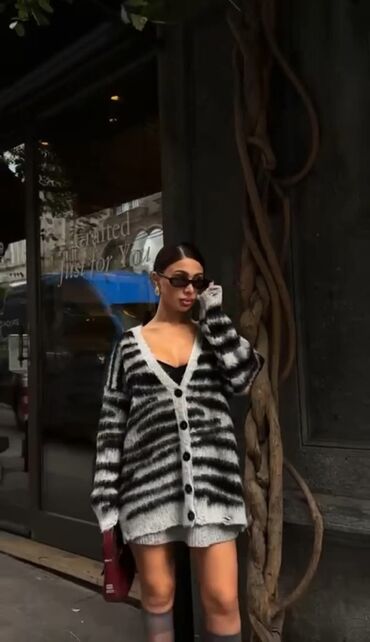 Džemperi, kardigani: Univerzalna velicina 3500 dinara — 2