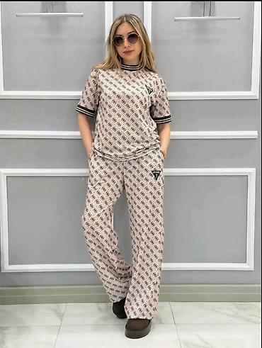 devojke za jedan dan: Guess komplet: 4.900 dinara
Vel: S M L
Uvoz Turska — 2