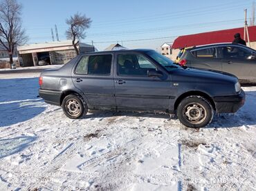 Volkswagen: Volkswagen Vento: 1992 г., 1.8 л, Механика, Бензин, Седан