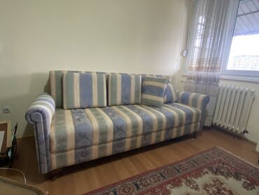 polovan nameštaj kanabe смедеревска паланка – слике: Trosed na razvlačenje sa četiri jastuka. Trosed je presvučen tkaninom