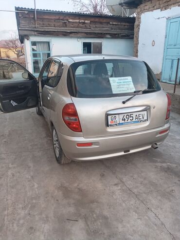 автомобиль дайхатсу: Daihatsu Sirion: 2001 г., 1 л, Механика, Бензин