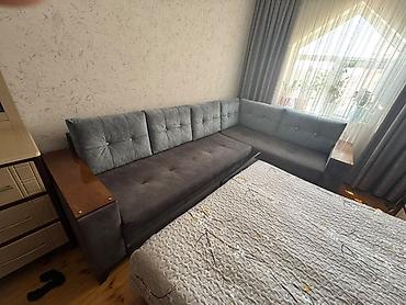 Divanlar: Künc divan – yumşaq parça üzlü, tünd boz rəngdə. Xüsusiyyətlər: - — 2
