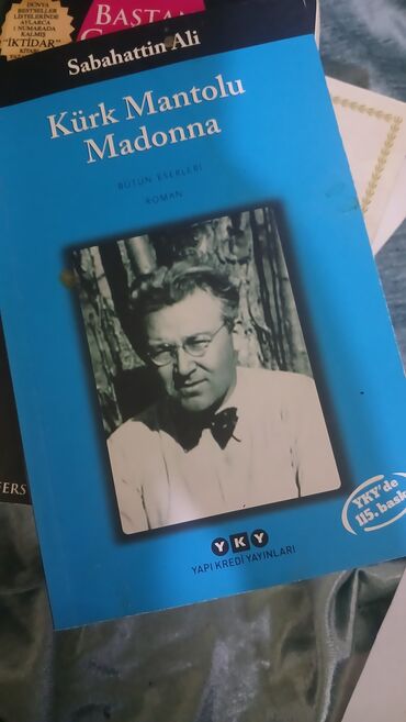 Smart: Məhsul: Kitab – “Kürk Mantolu Madonna” Müəllif: Sabahattin Ali Növ