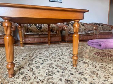 Salon, tibbi mebel: Yeni deyil, lakin baha alınib. Stol və 8 ədəd stul (2 divan tipli)