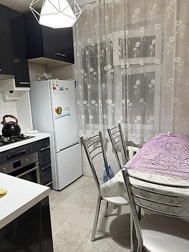 Кухонные гарнитуры: Продается 2-ком квартира в 3-МКР Космический ремонт, чистый и уютный — 4