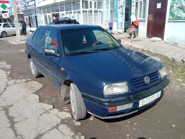 Транспорт: Volkswagen Vento: 1995 г., 1.8 л, Механика, Бензин