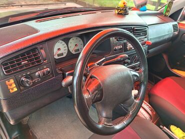 Volkswagen: Dördqapılı qara rəngli hetçbek model "Volkswagen Golf III" avtomobili — 6