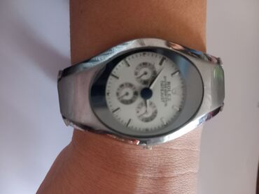 duks sa kapom: Na prodaju zenski sat Rolex potrebno zameniti bateriju