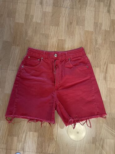 Şortlar: Women's Short Stradivarius, M (EU 38), rəng - Qırmızı