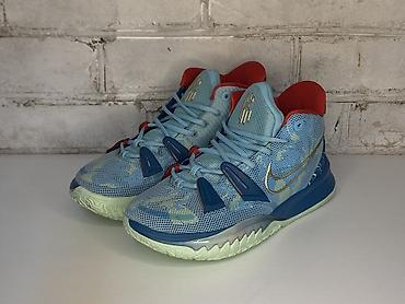 x elite: 🟣⚪ Первая пара (фиолетово-зелёные) Это линейка Nike KD (Kevin Durant) — 5