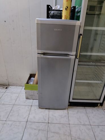 Кухонные вытяжки: 2 двери Beko Холодильник Продажа, цвет - Серый