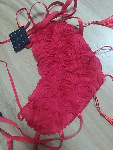 Korseti: Prodajem brushalter- top,crveniruže u srcuprelepo stoji,ima tri — 9