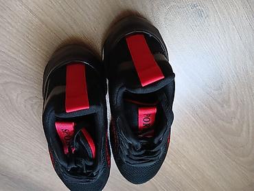 Kişi ayaqqabıları: Məhsul: Kişi idman ayaqqabısı – qara/qırmızı - Stil: “SPORT” loqolu — 3