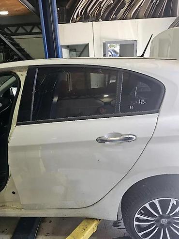 italijanke kokoske: ZADNJA LEVA VRATA BELA FIAT TIPO | Fiat Tipo zadnja leva vrata — 1