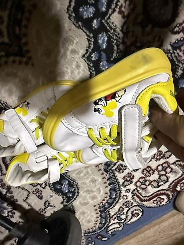 Ana bala dəst ayaqqabı ikisi 10 azn
Ana 36 razmer
Bala 21 — 2