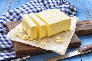 Масло, консервы: Домашнее сливочное масло. Жирность 82%. Оптовая цена 700 сом/кг