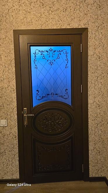 sekilleri: Klassik üslubda otaq qapısı - Material: tünd rəngli ağac teksturalı — 4