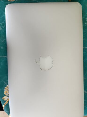 iwlenniw notbuklar: İşlənmiş Apple MacBook, 13.3 ", AMD A3, < 128 GB, Ünvandan götürmə