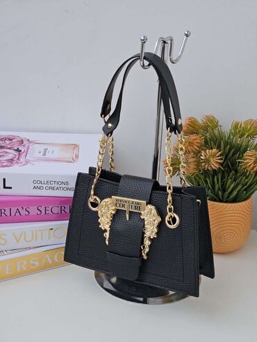 coco chanel torbe: 🎀 VERSACE 🎀

Cena 2.800 din