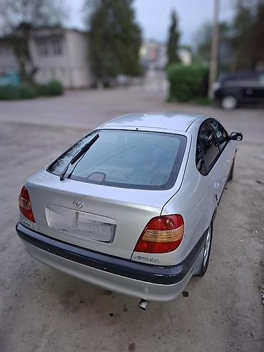 Унаа: Toyota Avensis: 2001 г., 1.8 л, Кол менен иштөөчү, Бензин, Лифтбек — 4