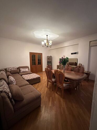 Uzunmüddətli kirayə mənzillər: Neftçilər metrosu,Lotos ticaraet merkezinin arxasinda, 16 mərtəbəli — 10