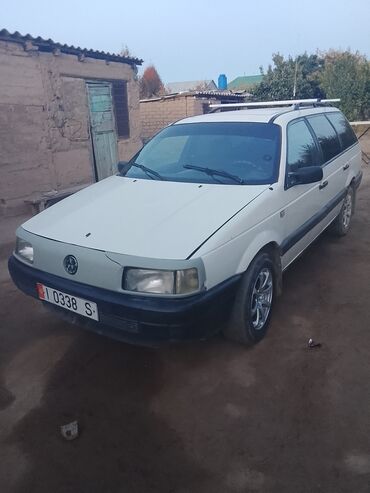 полик багажника: Volkswagen Passat Variant: 1990 г.