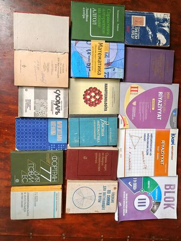 CD, DVD disklər və kassetlər: Müxtəlif mövzularda elimi,bəddi kitablar, Dərsliklər, Testlər,DİM və