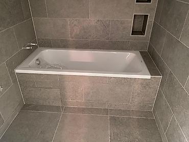 Укладка плитки: Резка плитки, Подготовка стен для укладки, Подготовка стен для грунтовки | Керамическая плитка, Керамогранитая плитка, Стеклянная плитка | Горизонтальная укладка, Вертикальная укладка, Диагональная укладка Больше 6 лет опыта — 15