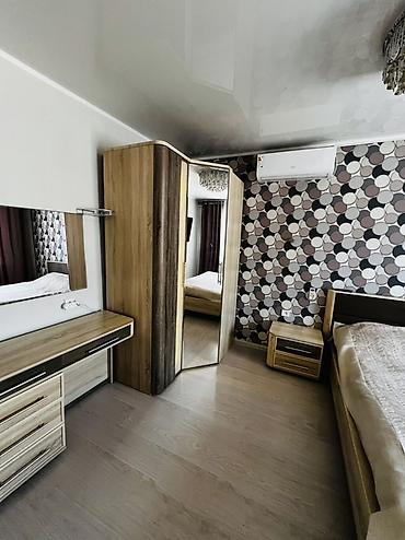 Продажа коттеджей и домов: Дом с участком и внутренним благоустройством. - Территория: забор по — 3