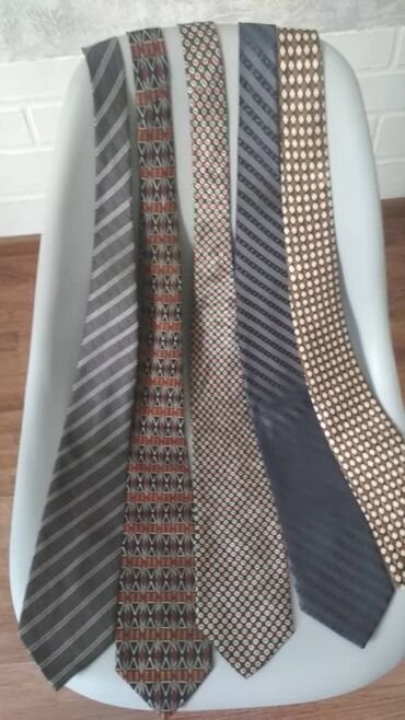 галстук бабочка: Продаются: Мужские галстуки, б/у, в отличном состоянии . Цена: 200